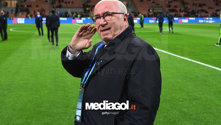 MILAN, ITALY - NOVEMBER 13: President FIGC Carlo Tavecchio inspect the pitch prior to the FIFA 2018 World Cup Qualifier Play-Off: Second Leg between Italy and Sweden at San Siro Stadium on November 13, 2017 in Milan, Sweden. (Photo by Claudio Villa/Getty Images) Tavecchio