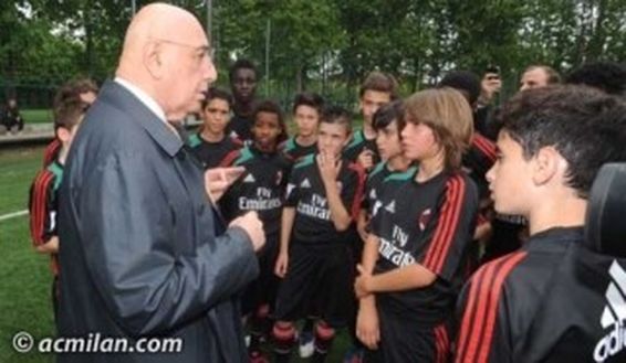www.acmilan.com www.acmilan.com