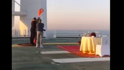 VIDEO Pellè, rose, cena romantica e vista mozzafiato: la proposta di nozze alla bella Viky Varga è da brividi