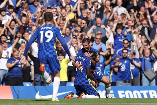 LONDON, ENGLAND - AUGUST 14: Trevoh Chalobah of Chelsea celebrates with teammate Cesar Azpilicueta after scoring their side's third goal during the Premier League match between Chelsea and Crystal Palace at Stamford Bridge on August 14, 2021 in London, England. (Photo by Eddie Keogh/Getty Images) LONDON, ENGLAND - AUGUST 14: Trevoh Chalobah of Chelsea celebrates with teammate Cesar Azpilicueta after scoring their side's third goal during the Premier League match between Chelsea and Crystal Palace at Stamford Bridge on August 14, 2021 in London, England. (Photo by Eddie Keogh/Getty Images)