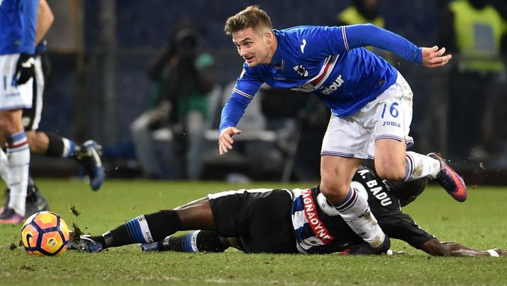 GENOA, ITALY - DECEMBER 22: Karol Linetty of Sampdoria and Emmanuel Badu of Udinese in action during the Serie A match between UC Sampdoria and Udinese Calcio at Stadio Luigi Ferraris on December 22, 2016 in Genoa, Italy. (Photo by Paolo Rattini/Getty Images) GENOA, ITALY - DECEMBER 22: Karol Linetty of Sampdoria and Emmanuel Badu of Udinese in action during the Serie A match between UC Sampdoria and Udinese Calcio at Stadio Luigi Ferraris on December 22, 2016 in Genoa, Italy. (Photo by Paolo Rattini/Getty Images)