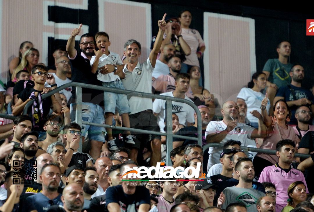 FOTOTIFO, Palermo-Perugia 2-0: i tifosi allo stadio Renzo Barbera (Gallery) - immagine 93