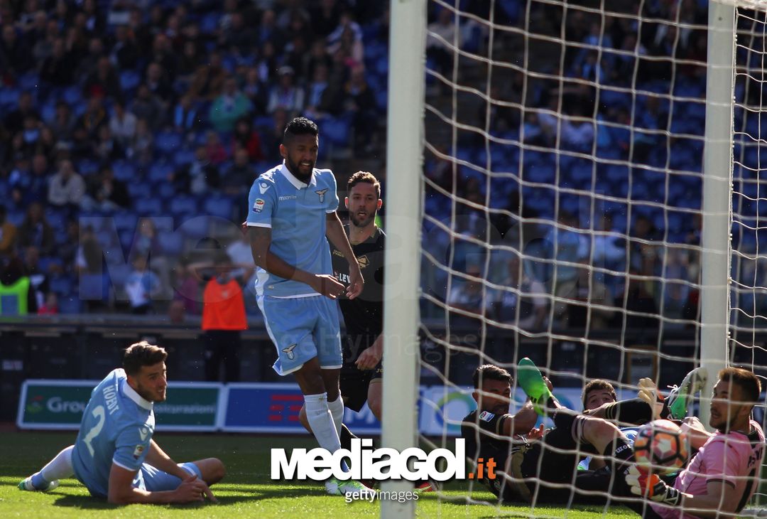  ROME, ITALY - APRIL 23:  Luca Crecco (R) of SS Lazio scores the team's sixth goal during the Serie A match between SS Lazio and US Citta di Palermo at Stadio Olimpico on April 23, 2017 in Rome, Italy.  (Photo by Paolo Bruno/Getty Images) 