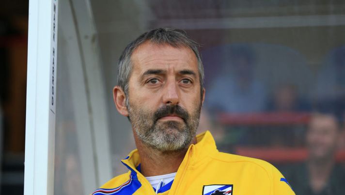ALDERSHOT, ENGLAND - AUGUST 01: Marco Giampaolo head coach of Sampdoria during the Pre-Season Friendly between Fulham v Sampdoria at the EBB Stadium on August 1, 2018 in Aldershot, England. (Photo by Marc Atkins/Getty Images) Sabiri, Sensi, Linetty al ritorno e un’altra punta. Sky: “Samp, le mosse per Giampaolo” - immagine 1