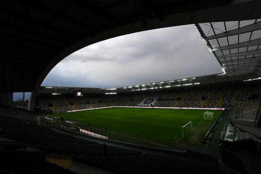 UDINE, ITALY - APRIL 21: General view inside of the stadium ahead of the Serie A match between Udinese Calcio and Cagliari Calcio at Dacia Arena on April 21, 2021 in Udine, Italy. Sporting stadiums around Italy remain under strict restrictions due to the Coronavirus Pandemic as Government social distancing laws prohibit fans inside venues resulting in games being played behind closed doors. (Photo by Alessandro Sabattini/Getty Images) UDINE, ITALY - APRIL 21: General view inside of the stadium ahead of the Serie A match between Udinese Calcio and Cagliari Calcio at Dacia Arena on April 21, 2021 in Udine, Italy. Sporting stadiums around Italy remain under strict restrictions due to the Coronavirus Pandemic as Government social distancing laws prohibit fans inside venues resulting in games being played behind closed doors. (Photo by Alessandro Sabattini/Getty Images)