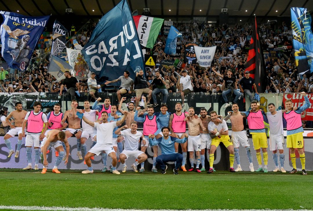 La Lazio esulta sotto il settore ospiti