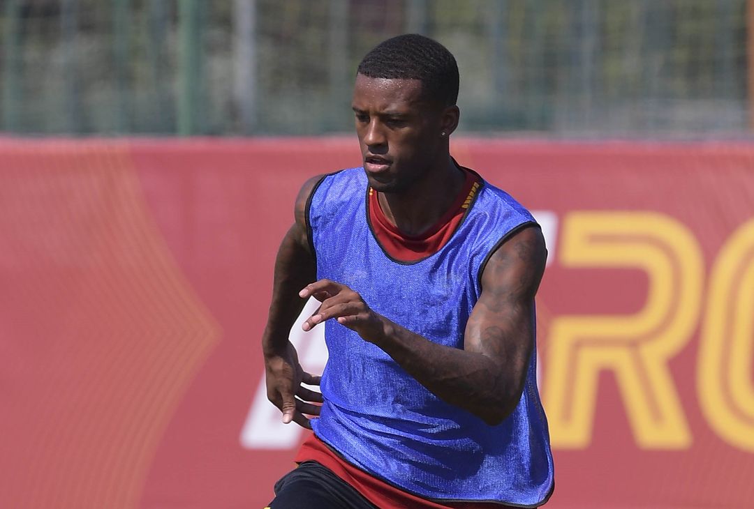 La Roma si allena sotto il sole di Trigoria. Zalewski torna in gruppo – FOTO GALLERY - immagine 13