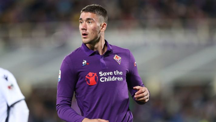 FLORENCE, ITALY - OCTOBER 21: Ivan Vlahovic of ACF Fiorentina in action during the Serie A match between ACF Fiorentina and Cagliari at Stadio Artemio Franchi on October 21, 2018 in Florence, Italy. (Photo by Gabriele Maltinti/Getty Images) Corvino rivela: “Così avevo scoperto Dusan Vlahovic… per sbaglio” - immagine 1