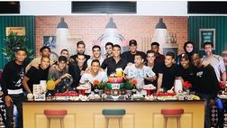 Social / PSG, foto di gruppo per il compleanno di Thiago Silva: indovinate chi manca?