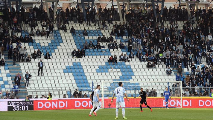 FERRARA, ITALY - MARCH 03: The supporters of SPAL during the Serie A match between SPAL and UC Sampdoria at Stadio Paolo Mazza on March 03, 2019 in Ferrara, Italy. (Photo by Mario Carlini / Iguana Press/Getty Images) FERRARA, ITALY - MARCH 03: The supporters of SPAL during the Serie A match between SPAL and UC Sampdoria at Stadio Paolo Mazza on March 03, 2019 in Ferrara, Italy. (Photo by Mario Carlini / Iguana Press/Getty Images)