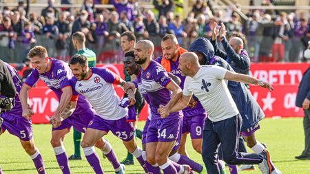 GERMOGLI PH: 19 FEBBRAIO 2022 FIRENZE STADIO ARTEMIO FRANCHI CAMPIONATO SERIE A TIM FIORENTINA VS ATALANTA NELLA FOTO ESULTANZA DEL MISTER VINCENZO ITALIANO