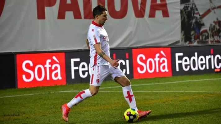 Padova-Della Latta, braccio di ferro: il centrocampista punta i piedi - immagine 1