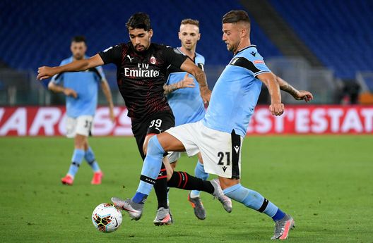 ROME, ITALY - JULY 04: Sergej Milinkovic Savic of SS Lazio competes for the ball with Lucas Paquetà of AC Milan during the Serie A match between SS Lazio and  AC Milan at Stadio Olimpico on July 04, 2020 in Rome, Italy. (Photo by Marco Rosi - SS Lazio/Getty Images) 