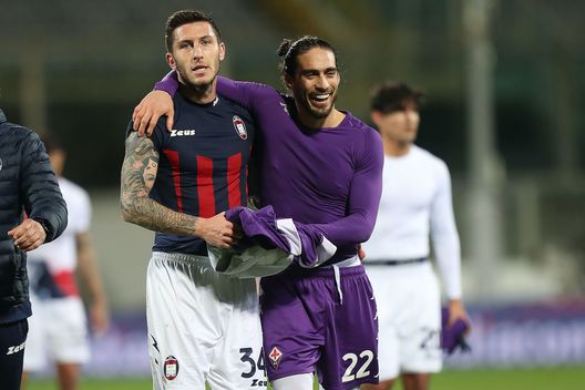 FLORENCE, ITALY - JANUARY 23: Luca Marrone of FC Crotone and Martin Caceres of ACF Fiorentina interact during the Serie A match between ACF Fiorentina and FC Crotone at Stadio Artemio Franchi on January 23, 2021 in Florence, Italy. (Photo by Gabriele Maltinti/Getty Images) FLORENCE, ITALY - JANUARY 23: Luca Marrone of FC Crotone and Martin Caceres of ACF Fiorentina interact during the Serie A match between ACF Fiorentina and FC Crotone at Stadio Artemio Franchi on January 23, 2021 in Florence, Italy. (Photo by Gabriele Maltinti/Getty Images)