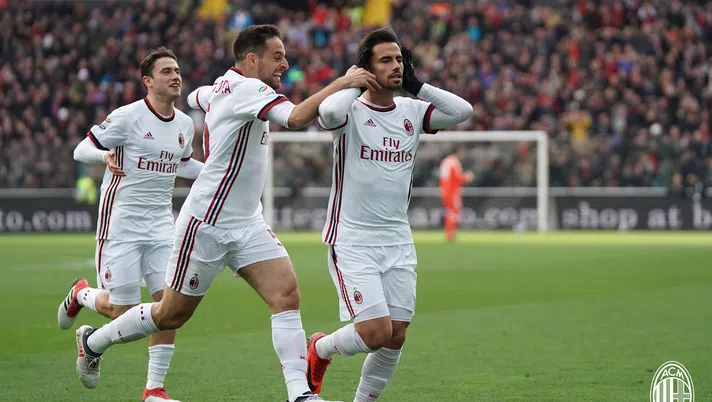 Suso esulta dopo un gol