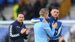 Zinchenko in campo contro l’Everton: lacrime e abbraccio con Mykolenko