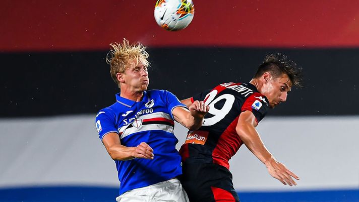 GENOA, ITALY - JULY 22: Morten Thorsby of Sampdoria (left) and Andrea Pinamonti of Genoa vie for the ball during the Serie A match between UC Sampdoria and Genoa CFC at Stadio Luigi Ferraris on July 22, 2020 in Genoa, Italy. (Photo by Paolo Rattini/Getty Images) GENOA, ITALY - JULY 22: Morten Thorsby of Sampdoria (left) and Andrea Pinamonti of Genoa vie for the ball during the Serie A match between UC Sampdoria and Genoa CFC at Stadio Luigi Ferraris on July 22, 2020 in Genoa, Italy. (Photo by Paolo Rattini/Getty Images)