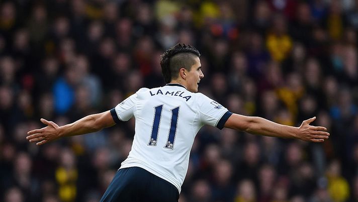 WATFORD, ENGLAND - DECEMBER 28:  Erik Lamela of Tottenham Hotspur scores his team's first goal during the Barclays Premier League match between Watford and Tottenham Hotspur at Vicarage Road on December 28, 2015 in Watford, England.  (Photo by Laurence Griffiths/Getty Images) 