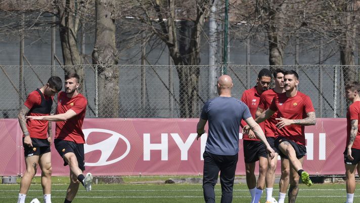 Trigoria, Roma in campo in vista del Napoli: Pellegrini e Abraham in gruppo - immagine 1