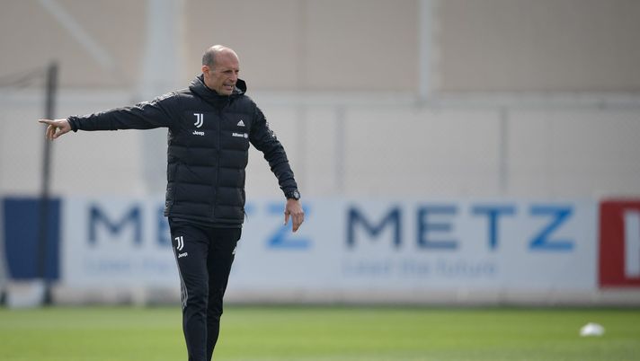 TURIN, ITALY - APRIL 06: Massimiliano Allegri of Juventus during a training session at JTC on April 6, 2022 in Turin, Italy. (Photo by Daniele Badolato - Juventus FC/Juventus FC via Getty Images) Bonini: “Juve impaurita, ma ognuno sa quel che deve fare”- immagine 1