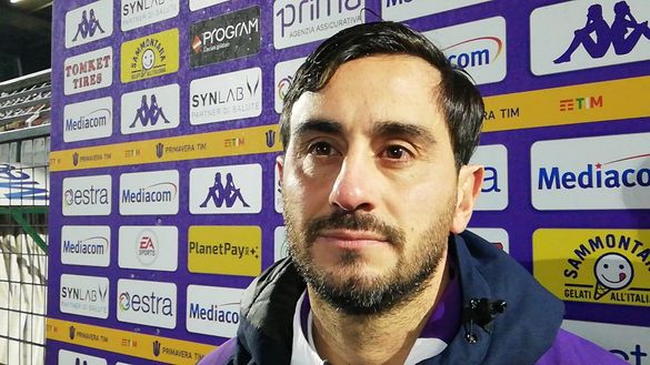 Foto Violanews.com Aquilani applaude: “Questi ragazzi mi commuovono. Qui c’è materiale”- immagine 2