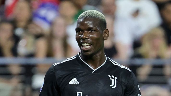 LAS VEGAS, NEVADA - JULY 22: Paul Pogba #10 of Juventus smiles on the field during a preseason friendly match against Chivas at Allegiant Stadium on July 22, 2022 in Las Vegas, Nevada. Juventus defeated Chivas 2-0. (Photo by Ethan Miller/Getty Images) Quando tornano Pogba e Chiesa? La risposta di Allegri: “Non rientrano in questo mese” - immagine 1