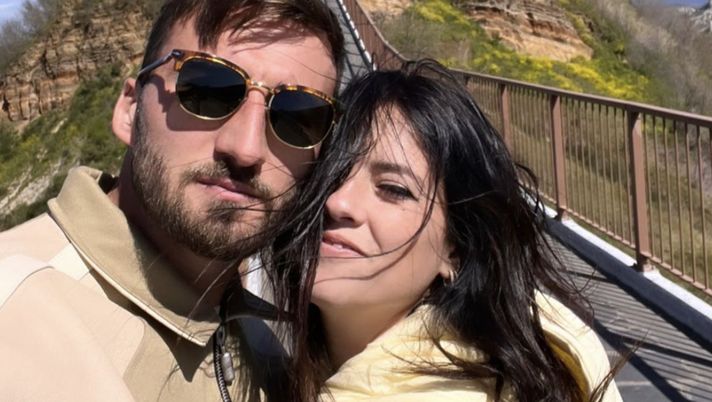 Roma, Cristante si gode il giorno di riposo a Civita di Bagnoregio con la compagna - immagine 1