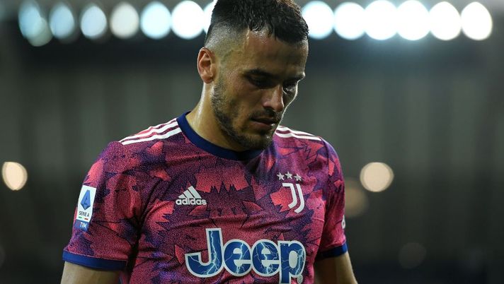UDINE, ITALY - JUNE 04: Filip Kostic of Juventus reacts during the Serie A match between Udinese Calcio and Juventus at Dacia Arena on June 04, 2023 in Udine, Italy. (Photo by Alessandro Sabattini/Getty Images) Gazzetta, sentenza su Kostic: “E’ involuto, troppo impreciso. Tolto perché non lascia traccia” - immagine 1