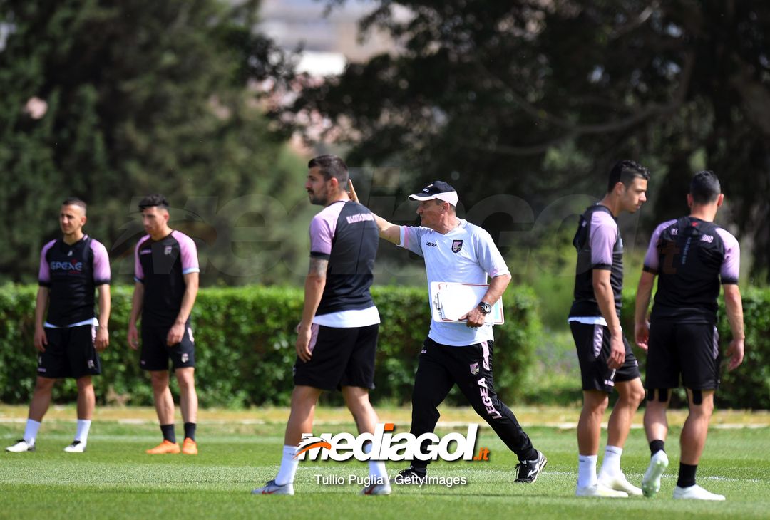  PALERMO, ITALY - APRIL 24: Delio Rossi leads a training session as new Head Coach of US Citta' di Palermo at Tenente Carmelo Onorato Sports Center on April 24, 2019 in Palermo, Italy. (Photo by Tullio M. Puglia/Getty Images) 