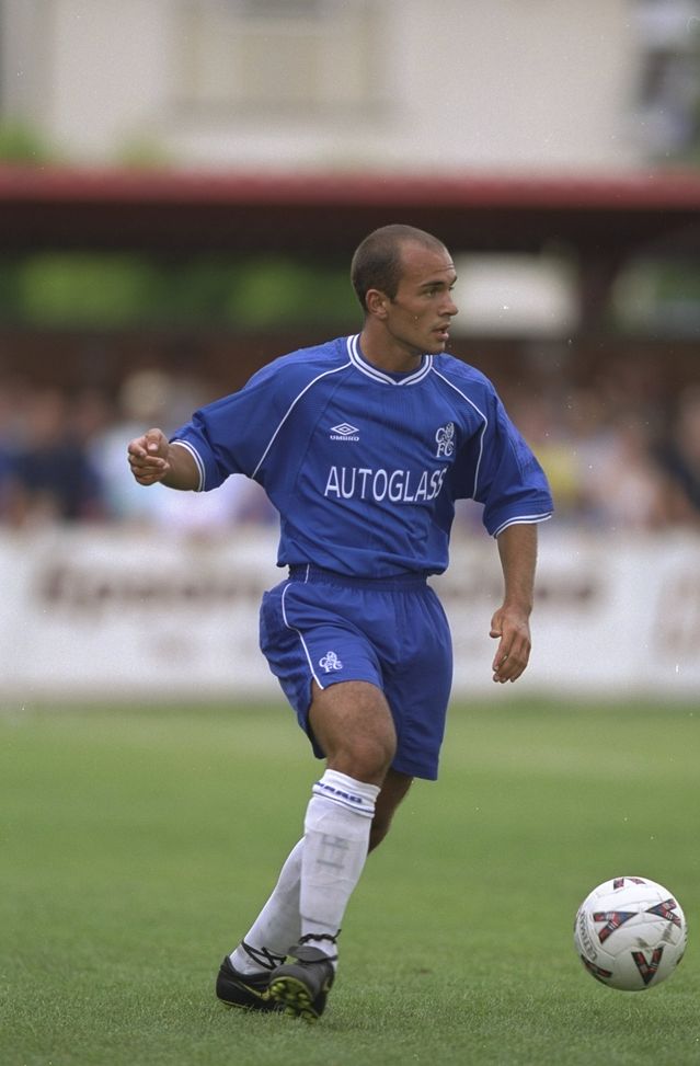 10 Jul 1999: Luca Percassi of Chelsea in action during the annual pre-season friendly match against Kingstonian Football Club played at Kingsmeadow in London, England. The match finished in a 0-3 win to the visiting premiership team Chelsea, and some of their new signings watched the game from the crowd. Mandatory Credit: Gary M Prior/Allsport Luca Percassi, il Chelsea e Vialli: “Ho un ricordo meraviglioso di Luca, mi ha cambiato la vita” - immagine 1