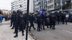 Derby delle Asturie, Oviedo: lanciato di tutto contro i poliziotti, i tifosi “Siamo stati provocati”