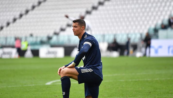 TURIN, ITALY - MARCH 21: Cristiano Ronaldo of Juventus reacts during the Serie A match between Juventus and Benevento Calcio at Allianz Stadium on March 21, 2021 in Turin, Italy. Sporting stadiums around Italy remain under strict restrictions due to the Coronavirus Pandemic as Government social distancing laws prohibit fans inside venues resulting in games being played behind closed doors. (Photo by Valerio Pennicino/Getty Images) TURIN, ITALY - MARCH 21: Cristiano Ronaldo of Juventus reacts during the Serie A match between Juventus and Benevento Calcio at Allianz Stadium on March 21, 2021 in Turin, Italy. Sporting stadiums around Italy remain under strict restrictions due to the Coronavirus Pandemic as Government social distancing laws prohibit fans inside venues resulting in games being played behind closed doors. (Photo by Valerio Pennicino/Getty Images)