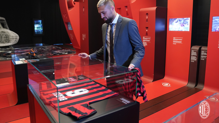 Léo Duarte, nuovo difensore del Milan (credits: acmilan.com) Léo Duarte, nuovo difensore del Milan (credits: acmilan.com)