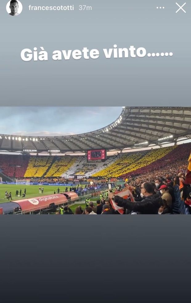 La coreografia in Sud: “La lupa sostiene chi porta i colori di Roma sul cuore”- immagine 2