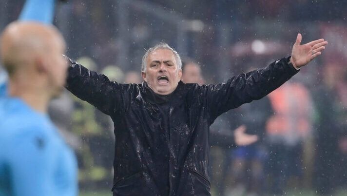 GENEVA, SWITZERLAND - NOVEMBER 30: AS Roma coach Josè Mourinho during the UEFA Europa League 2023/24 match between Servette FC v AS Roma on November 30, 2023 in Geneva, Switzerland. (Photo by Luciano Rossi/AS Roma via Getty Images) Sfogo Mourinho: “C’è chi è troppo superficiale! Qualcuno giocherà solo quando altri saranno morti” - immagine 1