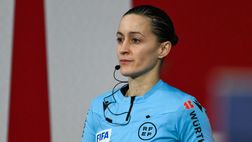 VIDEO – Assurdo in Spagna: guardalinee sbatte sulla telecamera e si apre il viso