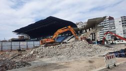 Demolizione da derby galiziano: le ruspe di La Coruña abbattono lo stadio di…Vigo