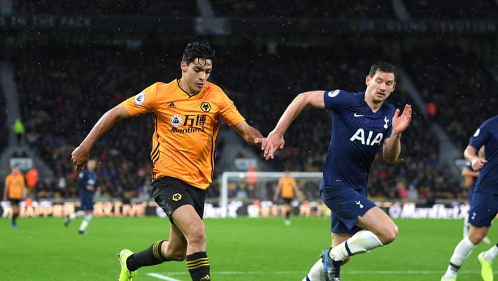 WOLVERHAMPTON, ENGLAND - DECEMBER 15: Jan Vertonghen of Tottenham Hotspur closes down Raul Jimenez of Wolverhampton Wanderers during the Premier League match between Wolverhampton Wanderers and Tottenham Hotspur at Molineux on December 15, 2019 in Wolverhampton, United Kingdom. (Photo by Michael Regan/Getty Images) WOLVERHAMPTON, ENGLAND - DECEMBER 15: Jan Vertonghen of Tottenham Hotspur closes down Raul Jimenez of Wolverhampton Wanderers during the Premier League match between Wolverhampton Wanderers and Tottenham Hotspur at Molineux on December 15, 2019 in Wolverhampton, United Kingdom. (Photo by Michael Regan/Getty Images)