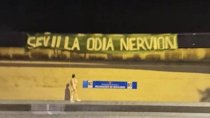 Derby di Siviglia, la bambola di Joan Jordan penzola da un ponte sulla tangenziale! - immagine 1