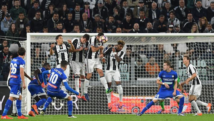 TURIN, ITALY - OCTOBER 15: Rodrigo Javier De Paul of Udinese Calcio takes a free kick during the Serie A match between Juventus FC and Udinese Calcio at Juventus Stadium on October 15, 2016 in Turin, Italy. (Photo by Valerio Pennicino/Getty Images) TURIN, ITALY - OCTOBER 15: Rodrigo Javier De Paul of Udinese Calcio takes a free kick during the Serie A match between Juventus FC and Udinese Calcio at Juventus Stadium on October 15, 2016 in Turin, Italy. (Photo by Valerio Pennicino/Getty Images)