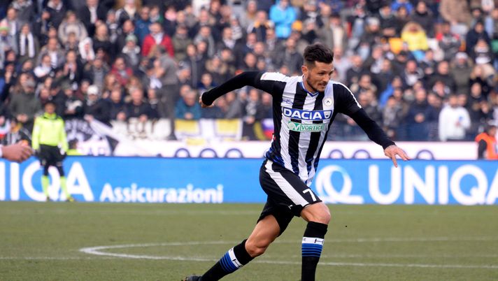 UDINE, ITALY - JANUARY 29: Cyril Thereau of Udinese Calcio runs with the ball during the Serie A match between Udinese Calcio and AC Milan at Stadio Friuli on January 29, 2017 in Udine, Italy. (Photo by Dino Panato/Getty Images) UDINE, ITALY - JANUARY 29: Cyril Thereau of Udinese Calcio runs with the ball during the Serie A match between Udinese Calcio and AC Milan at Stadio Friuli on January 29, 2017 in Udine, Italy. (Photo by Dino Panato/Getty Images)