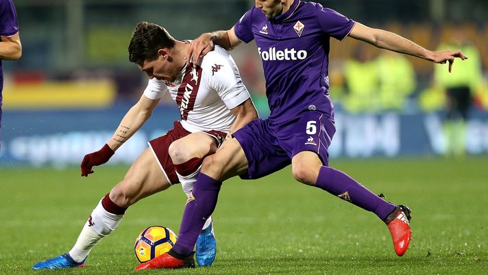 FLORENCE, ITALY - FEBRUARY 27: Milan Badelj of ACF Fiorentina battles for the ball with Andrea Belotti of FC Torino during the Serie A match between ACF Fiorentina and FC Torino at Stadio Artemio Franchi on February 27, 2017 in Florence, Italy.  (Photo by Gabriele Maltinti/Getty Images) 