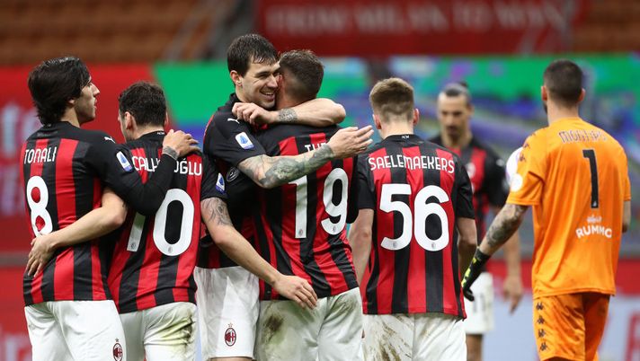 MILAN, ITALY - MAY 01: Theo Hernandez of A.C. Milan celebrates with team mates after scoring their side's second goal during the Serie A match between AC Milan and Benevento Calcio at Stadio Giuseppe Meazza on May 01, 2021 in Milan, Italy. Sporting stadiums around Italy remain under strict restrictions due to the Coronavirus Pandemic as Government social distancing laws prohibit fans inside venues resulting in games being played behind closed doors. (Photo by Marco Luzzani/Getty Images) MILAN, ITALY - MAY 01: Theo Hernandez of A.C. Milan celebrates with team mates after scoring their side's second goal during the Serie A match between AC Milan and Benevento Calcio at Stadio Giuseppe Meazza on May 01, 2021 in Milan, Italy. Sporting stadiums around Italy remain under strict restrictions due to the Coronavirus Pandemic as Government social distancing laws prohibit fans inside venues resulting in games being played behind closed doors. (Photo by Marco Luzzani/Getty Images)