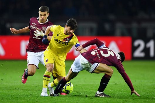 TURIN, ITALY - MARCH 06: Riccardo Orsolini of Bologna FC battles for possession with Ricardo Rodriguez and Alessandro Buongiorno of Torino FCduring the Serie A match between Torino FC and Bologna FC at Stadio Olimpico di Torino on March 06, 2023 in Turin, Italy. (Photo by Valerio Pennicino/Getty Images)