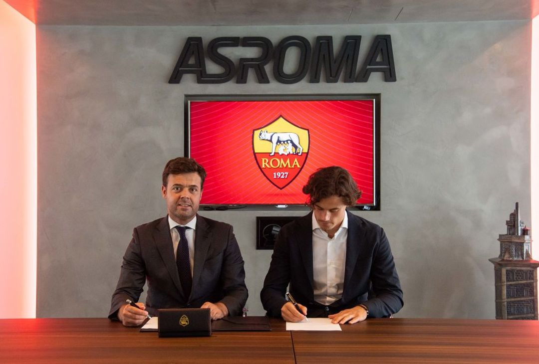 Ecco Svilar: gli scatti tra arrivo, firma e nuova maglia a Trigoria – FOTO GALLERY - immagine 23