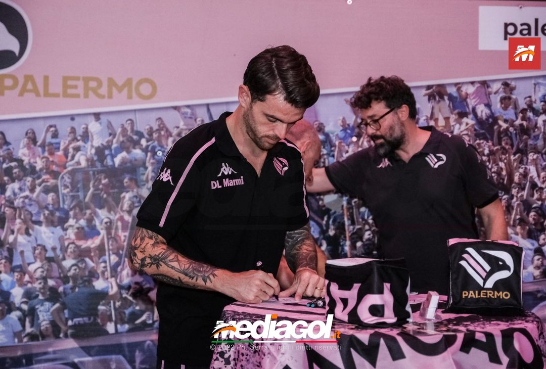 FOTO RITIRO PALERMO, Brunori e l’incontro con i tifosi al Barbera (Gallery) - immagine 51