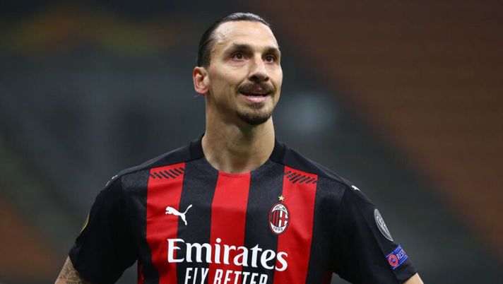 MILAN, ITALY - NOVEMBER 05: Zlatan Ibrahimovic of AC Milan looks on during the UEFA Europa League Group H stage match between AC Milan and LOSC Lille at San Siro Stadium on November 5, 2020 in Milan, Italy. (Photo by Marco Luzzani/Getty Images) NEWS – Cosa filtra per Djuricic! Lukaku, Ibrahimovic, Nainggolan, Cuadrado, Ruiz: le novità - immagine 1