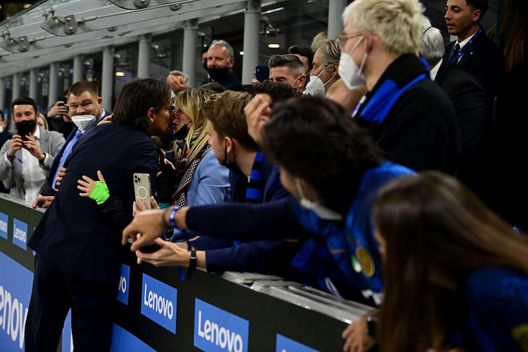 La moglie di mister Inzaghi spegne le candeline: “Compleanno a casa”- immagine 2