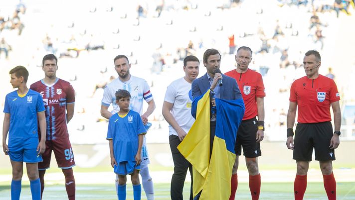 RIJEKA, CROATIA - MAY 18: Sakhtar sports director Darijo Srna speaks before International friendly match between HNK Rijeka and Ukraine at Rujevica stadium, on May 18, 2022 in Rijeka, Croatia. (Photo by Jurij Kodrun/Getty Images) Mercato, occhio Arsenal: rimonta Chelsea nel derby londinese per Mykhailo Mudryk - immagine 1