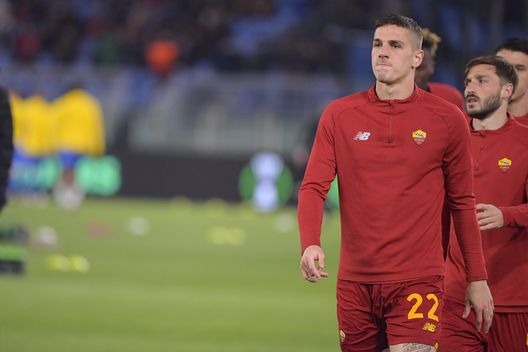 ROME, ITALY - MARCH 17: AS Roma player Nicolò Zaniolo warm-up prior the UEFA Conference League Round of 16 Leg Two match between AS Roma and Vitesse at on March 17, 2022 in Rome, Italy. (Photo by Fabio Rossi/AS Roma via Getty Images) Mourinho: “C’è rigore su Zaniolo. Bisogna fare il pagliaccio per farlo fischiare?- immagine 2